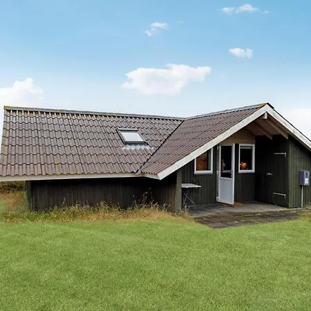 3 Bedroom Stunning Home In Ringkobing Holiday home *